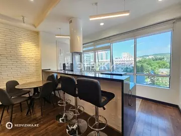 3-комнатная квартира, этаж 3 из 30, 90 м², на длительный срок