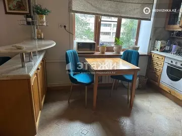 3-комнатная квартира, этаж 2 из 5, 70 м², на длительный срок