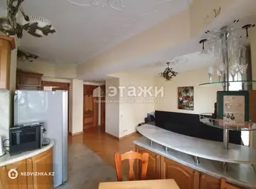 3-комнатная квартира, этаж 2 из 5, 70 м², на длительный срок