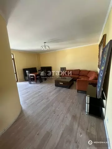 2-комнатная квартира, этаж 12 из 12, 80 м², на длительный срок