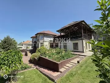 6-комнатный дом, 17 соток, 600 м², на длительный срок