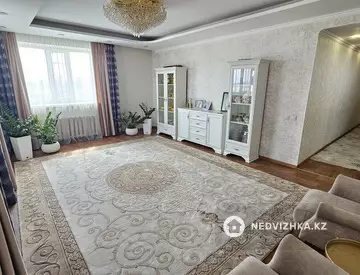 5-комнатная квартира, этаж 9 из 10, 190 м²