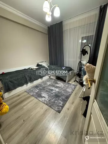 3-комнатная квартира, этаж 3 из 19, 90 м²