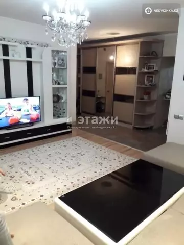 2-комнатная квартира, этаж 4 из 6, 65 м²