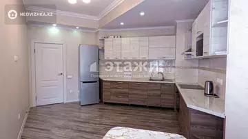 3-комнатная квартира, этаж 5 из 6, 120 м², на длительный срок