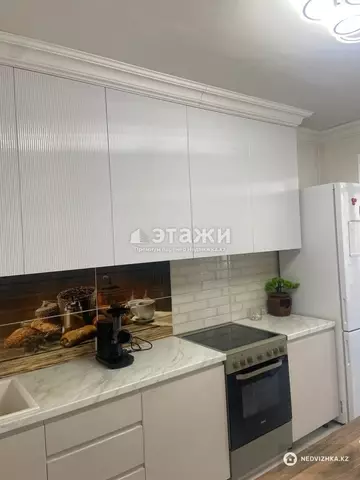 2-комнатная квартира, этаж 3 из 12, 77 м²