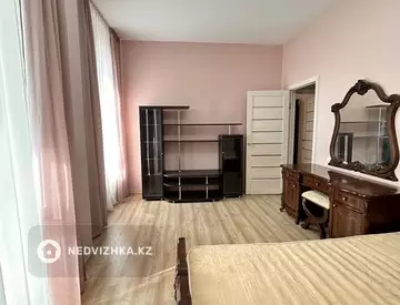 3-комнатная квартира, этаж 4 из 7, 90 м², на длительный срок