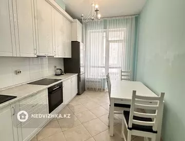 3-комнатная квартира, этаж 4 из 7, 90 м², на длительный срок