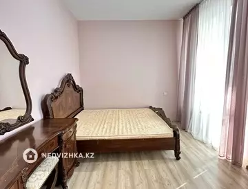 3-комнатная квартира, этаж 4 из 7, 90 м², на длительный срок