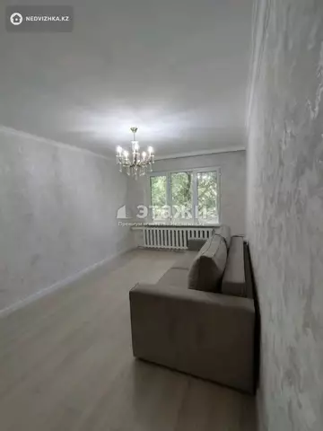 2-комнатная квартира, этаж 4 из 4, 49 м²