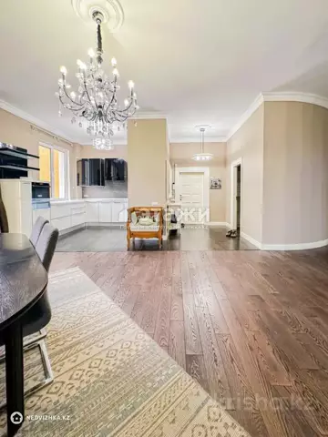 6-комнатная квартира, этаж 6 из 7, 280 м², на длительный срок