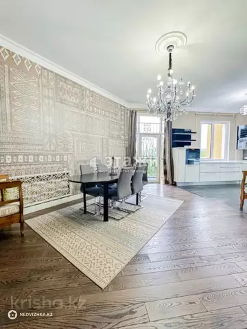 6-комнатная квартира, этаж 6 из 7, 280 м², на длительный срок