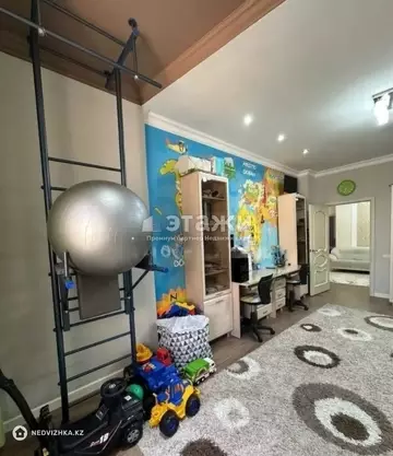4-комнатная квартира, этаж 12 из 12, 146 м²