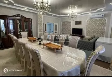 4-комнатная квартира, этаж 12 из 12, 146 м²