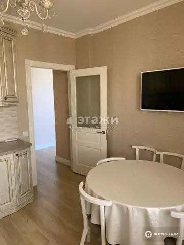 3-комнатная квартира, этаж 13 из 17, 90 м²