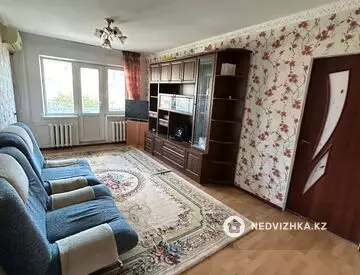 3-комнатная квартира, этаж 4 из 5, 70 м², на длительный срок