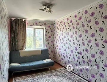 3-комнатная квартира, этаж 4 из 5, 70 м², на длительный срок