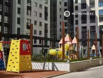 4-комнатная квартира, этаж 3 из 10, 93 м², на длительный срок