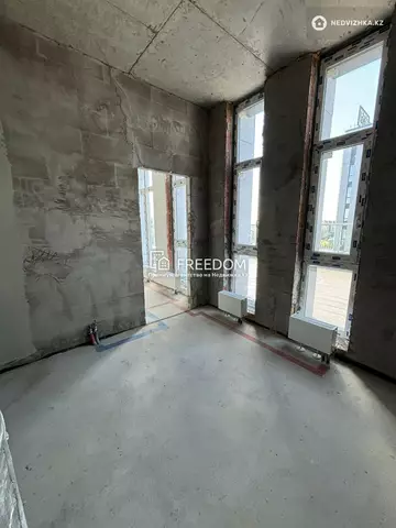 4-комнатная квартира, этаж 18 из 18, 174 м²