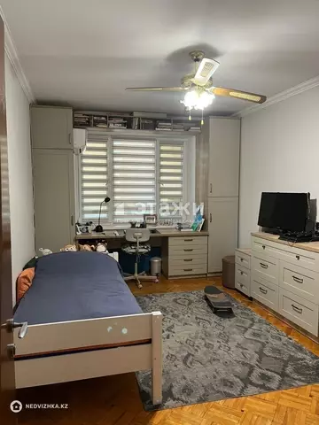 3-комнатная квартира, этаж 4 из 5, 86 м²