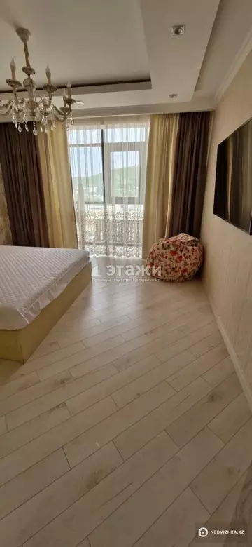 2-комнатная квартира, этаж 15 из 17, 65 м², на длительный срок
