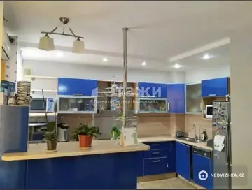 4-комнатная квартира, этаж 4 из 4, 170 м²