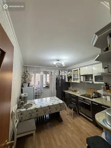 2-комнатная квартира, этаж 4 из 9, 81 м²