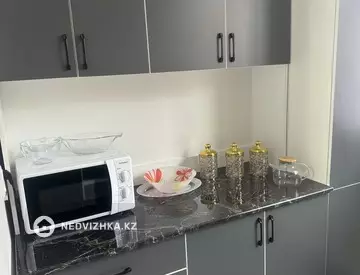 2-комнатная квартира, этаж 3 из 5, 72 м², на длительный срок