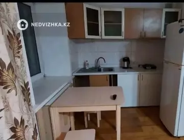 1-комнатная квартира, этаж 1 из 5, 30 м², по часам