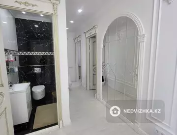 4-комнатная квартира, этаж 11 из 15, 120 м²