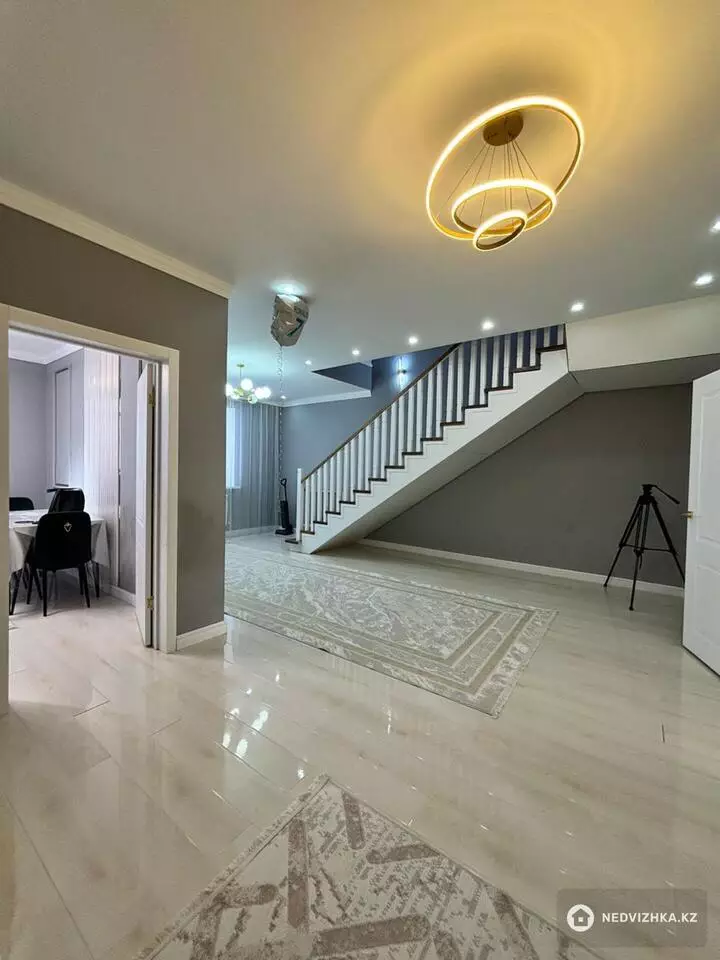 176 м², 4-комнатная квартира, этаж 5 из 6, 176 м², изображение - 1