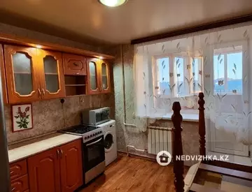 1-комнатная квартира, этаж 3 из 12, 38 м², на длительный срок