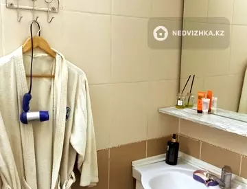 2-комнатная квартира, этаж 9 из 18, 54 м², посуточно