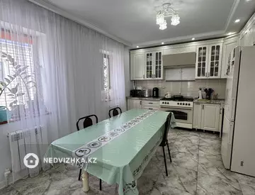 5-комнатный дом, 8 соток, 208 м²