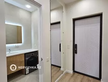 2-комнатная квартира, этаж 4 из 12, 58 м²