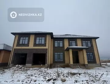 10-комнатный дом, 10 соток, 484 м²