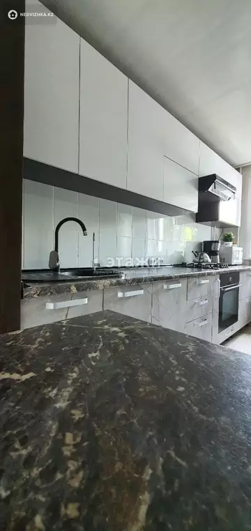4-комнатная квартира, этаж 2 из 6, 84 м²