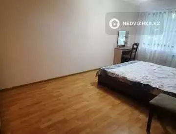 3-комнатная квартира, этаж 2 из 5, 65 м², на длительный срок
