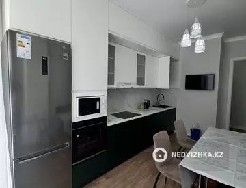2-комнатная квартира, этаж 2 из 9, 65 м², на длительный срок