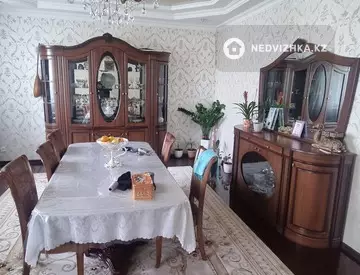 4-комнатная квартира, этаж 12 из 18, 168 м²