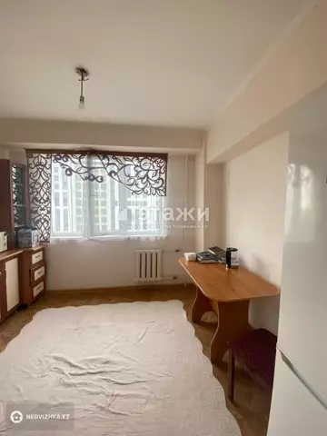 3-комнатная квартира, этаж 8 из 9, 63 м²