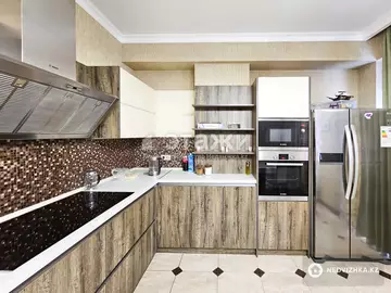 3-комнатная квартира, этаж 11 из 15, 140 м²