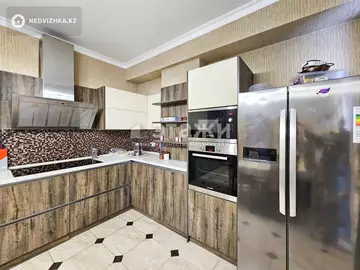 3-комнатная квартира, этаж 11 из 15, 140 м²
