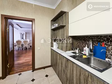 3-комнатная квартира, этаж 11 из 15, 140 м²