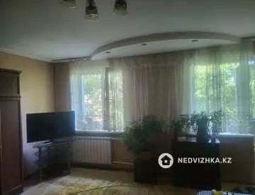 2-комнатная квартира, этаж 3 из 4, 56 м², на длительный срок