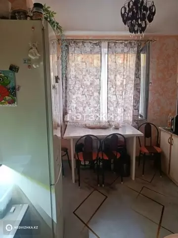 2-комнатная квартира, этаж 4 из 6, 54 м²