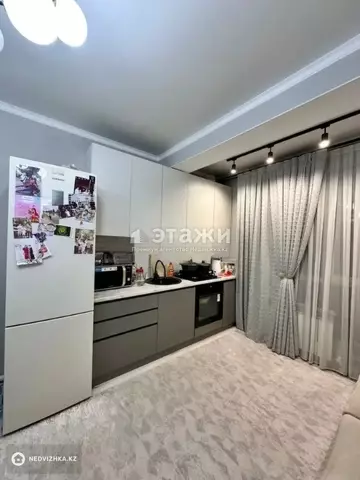 2-комнатная квартира, этаж 2 из 10, 52 м²