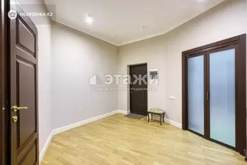2-комнатная квартира, этаж 1 из 5, 90 м²