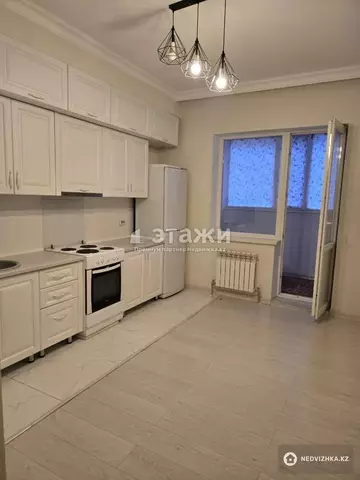 2-комнатная квартира, этаж 2 из 12, 63 м²