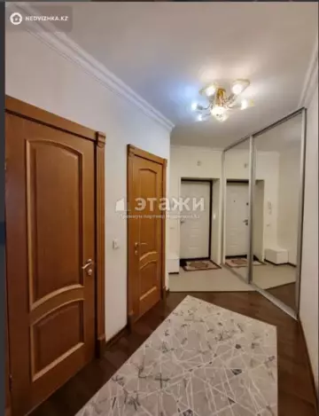 3-комнатная квартира, этаж 4 из 10, 80 м²